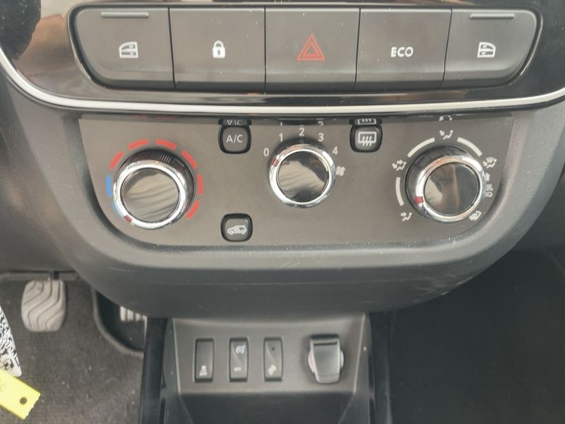 Dacia Spring Electric Essential 45 Rückfahrkamera — photo 14