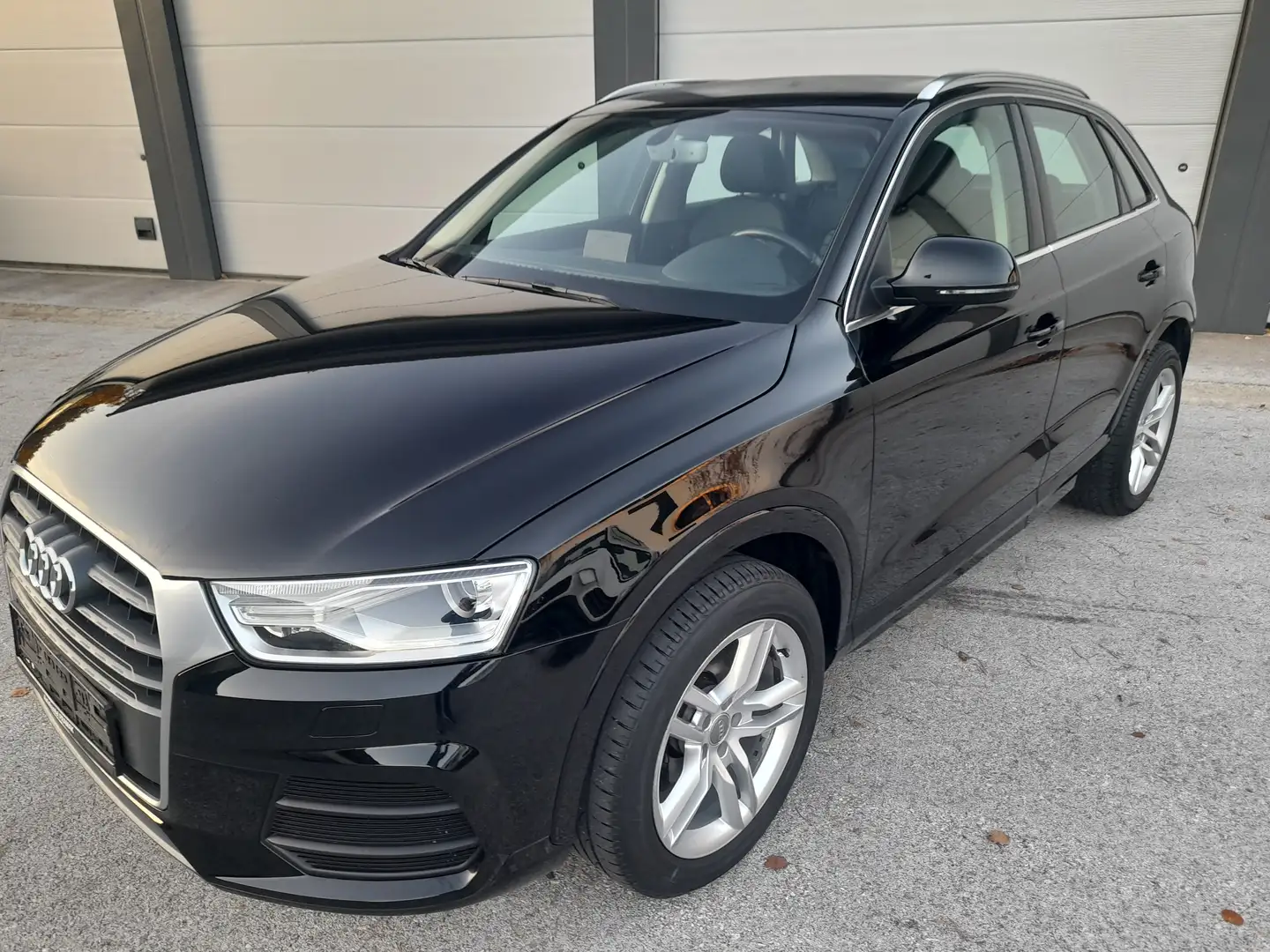 Audi Q3 sport quattro Schwarz - 1