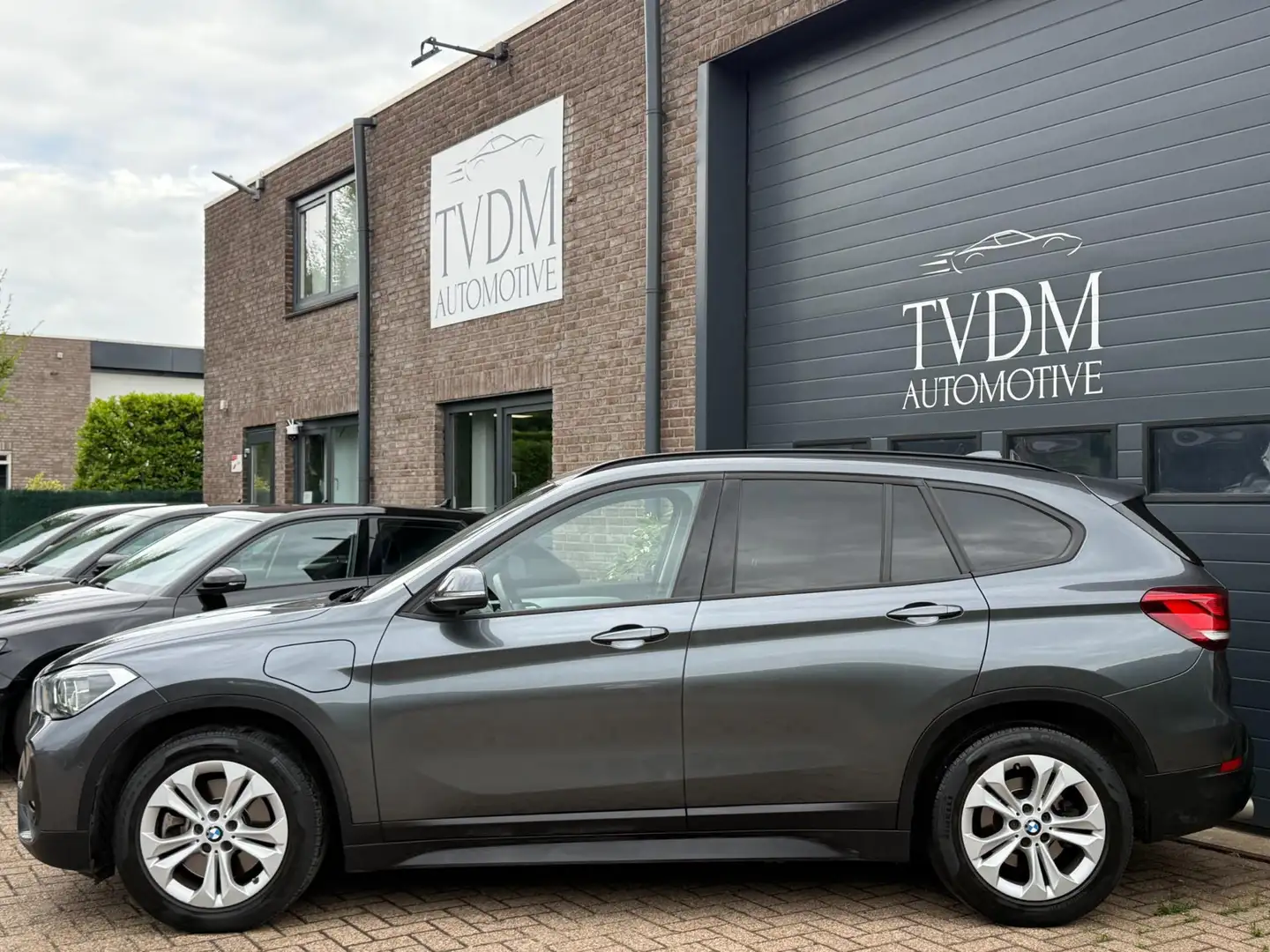 BMW X1 XDrive25e Business Edition Plus|NAVI|LEDER|CAMERA| Grau - 2