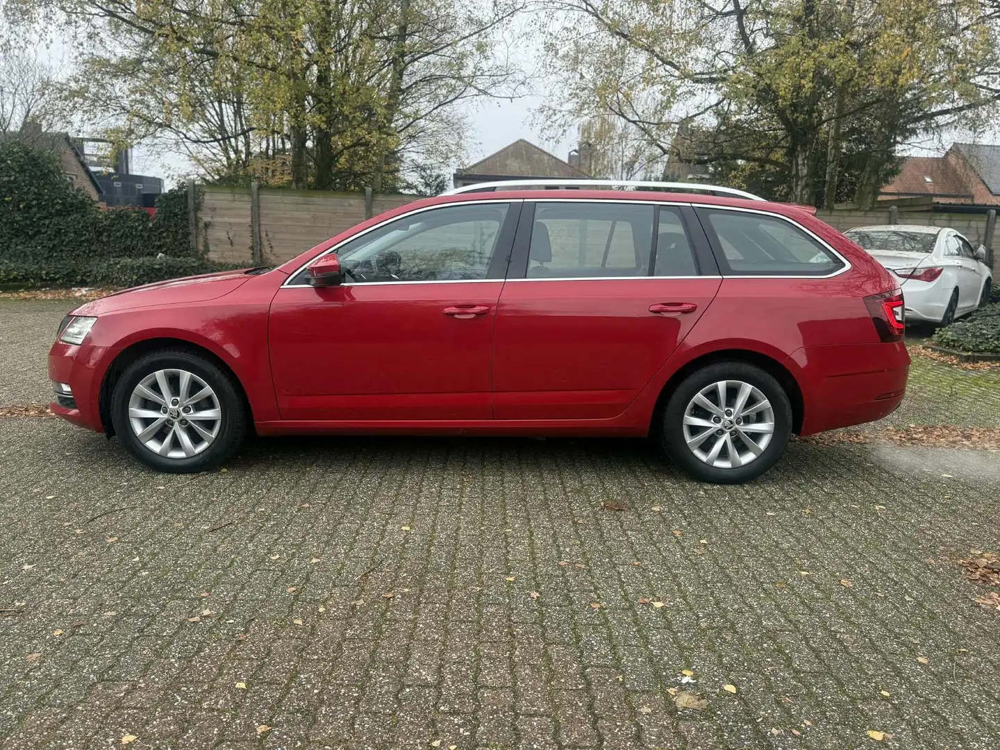Skoda Octavia Octavia Combi 1.6 TDI Style Rood - 2