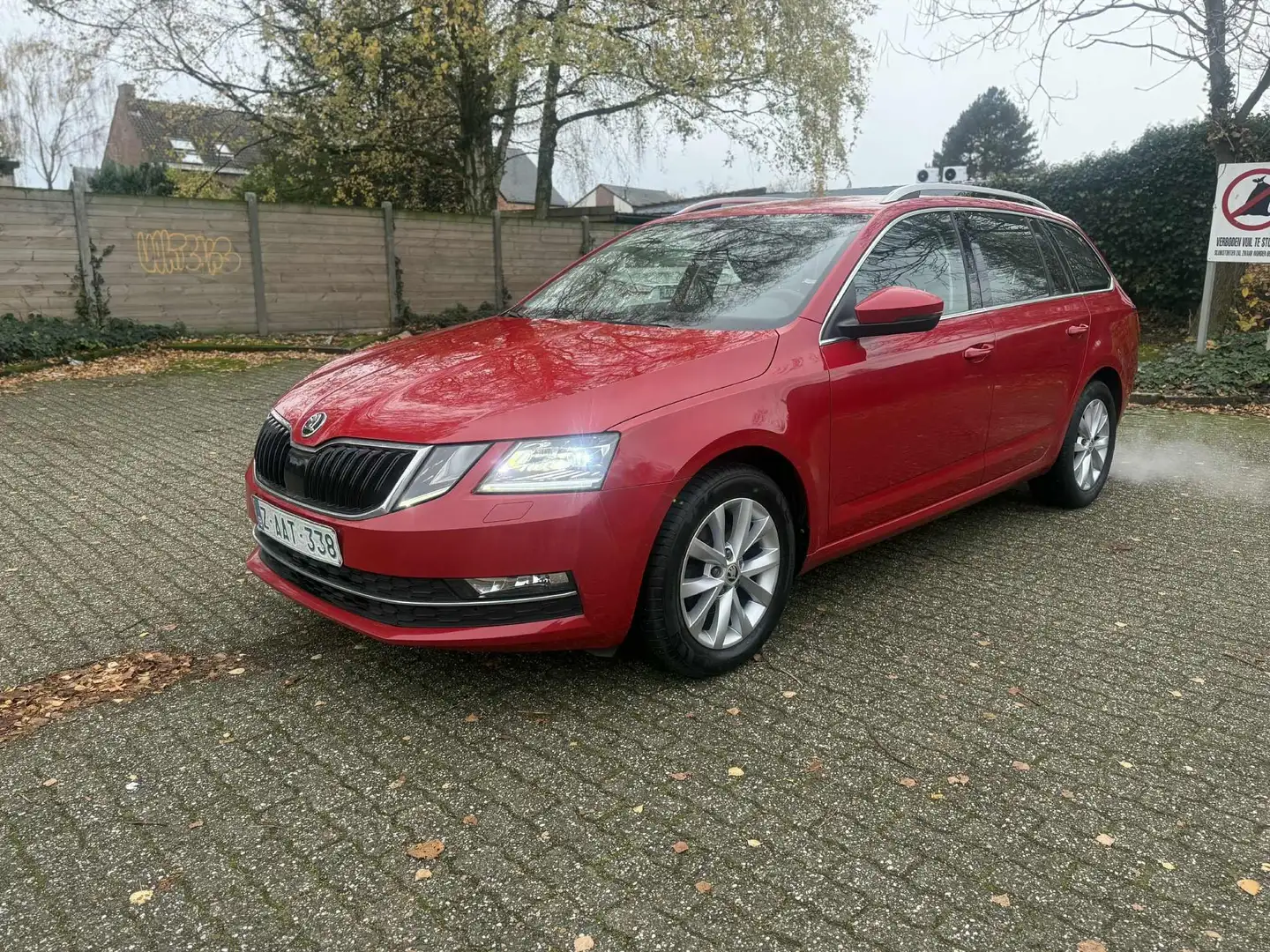 Skoda Octavia Octavia Combi 1.6 TDI Style Rood - 1