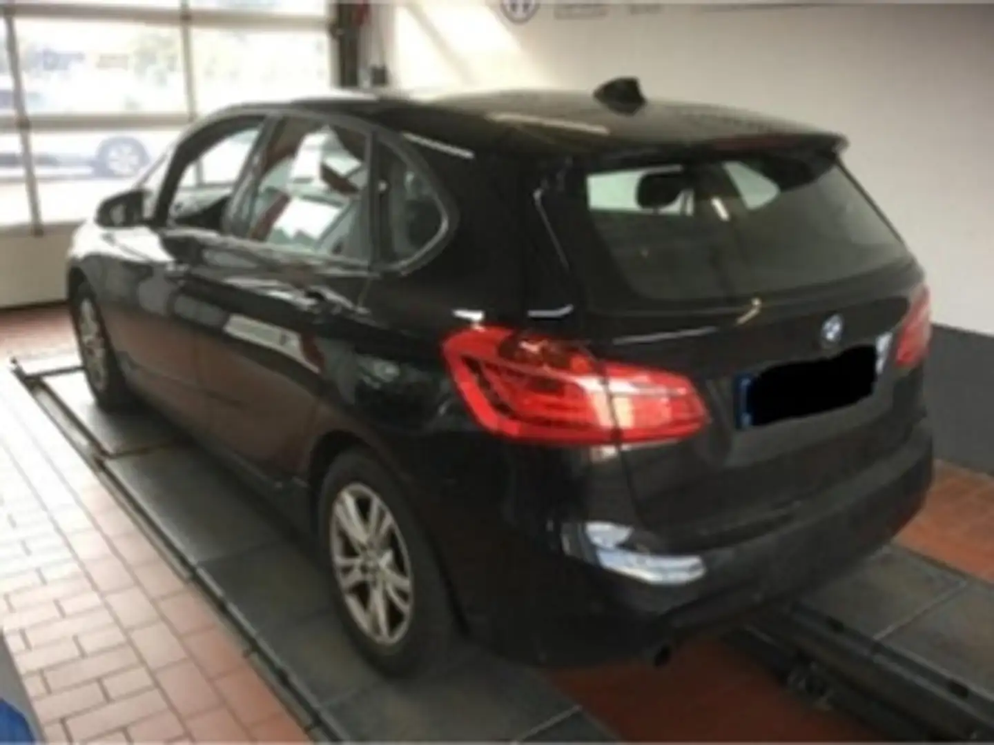 BMW 218 Active Tourer iA *Advantage*AHK+Navi+BT+PDC+Stzhzg Schwarz - 2