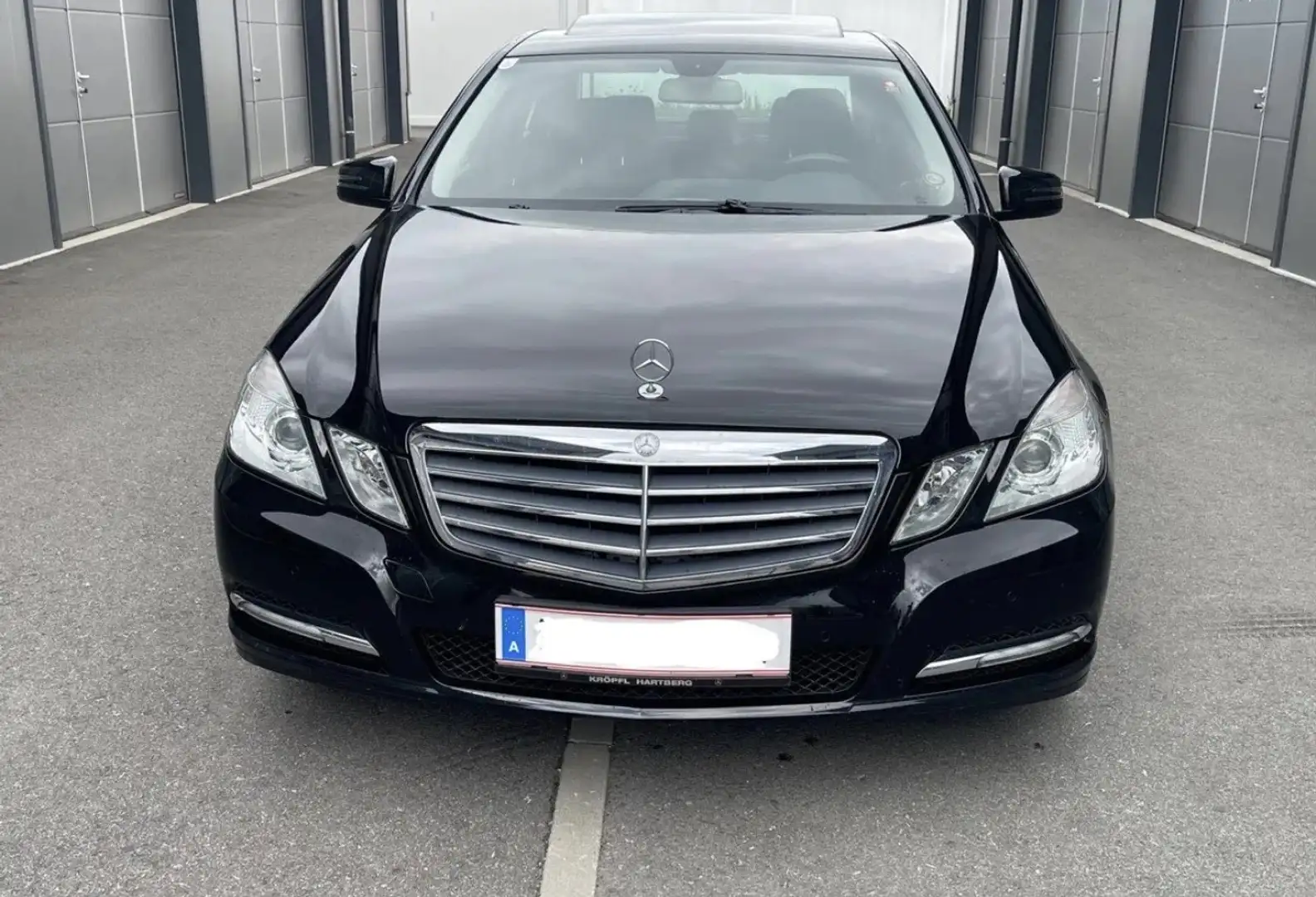 Mercedes-Benz E 200 CDI DPF BlueEFFICIENCY Avantgarde Schwarz - 2