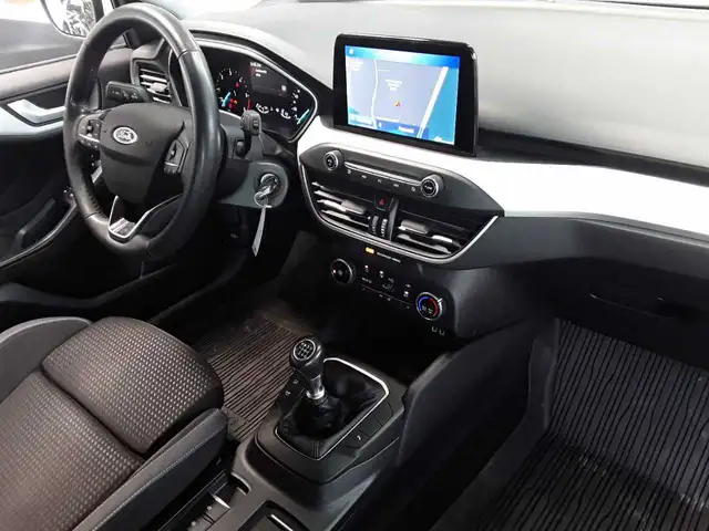 Ford Focus view 12