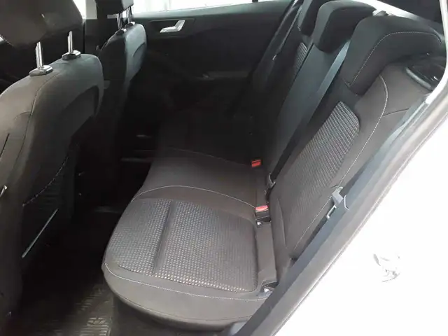 Ford Focus view 7
