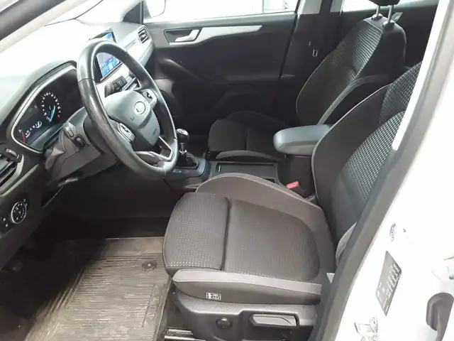 Ford Focus view 3