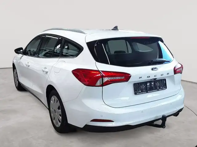 Ford Focus view 2