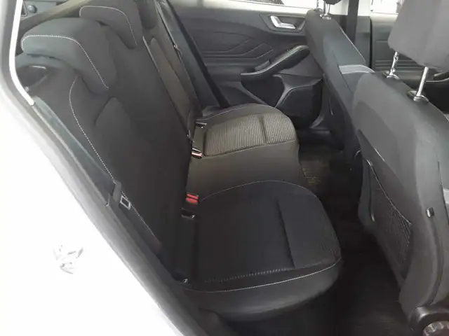 Ford Focus view 10
