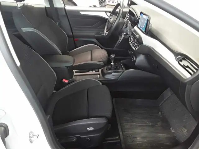 Ford Focus view 11