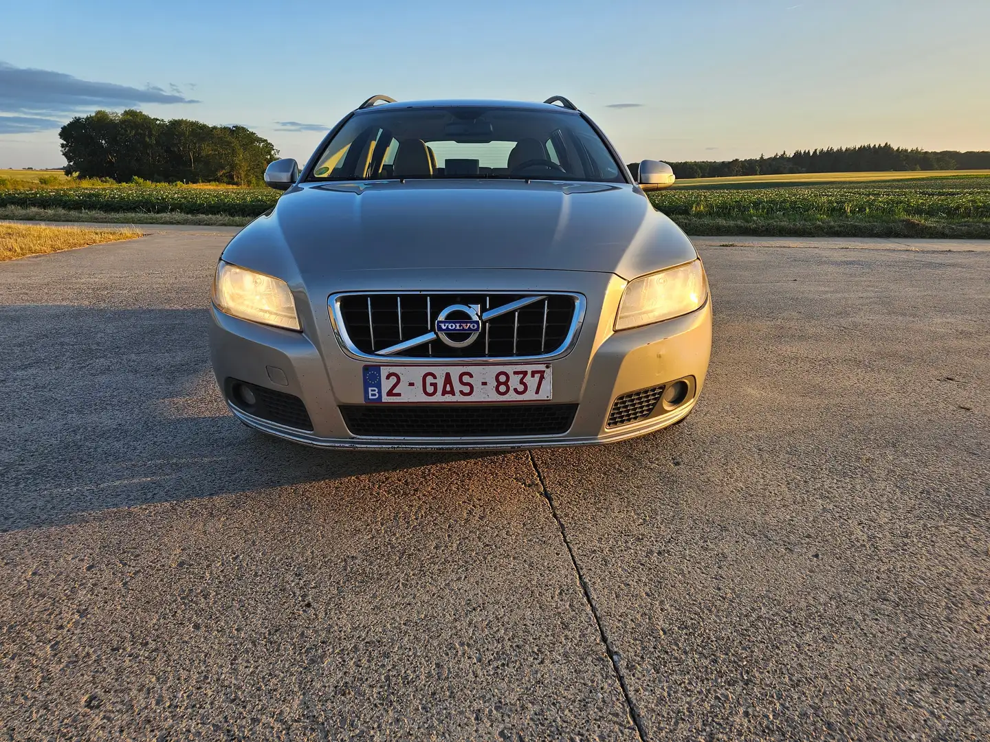 Volvo V70 V70 2.4 D5 Momentum Beige - 2