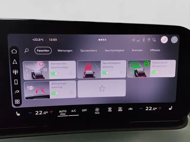 Audi Q3 view 15