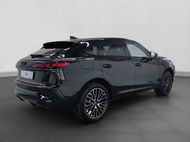 Audi Q3 view 3
