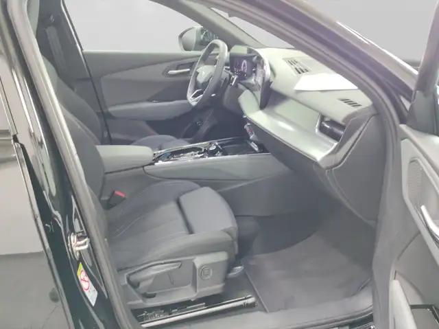 Audi Q3 view 4