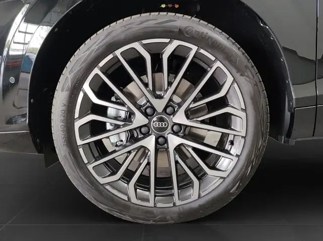 Audi Q3 view 7