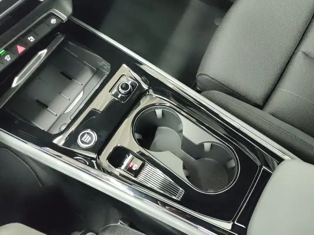 Audi Q3 view 11