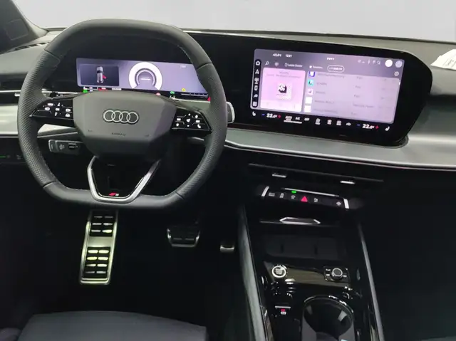 Audi Q3 view 5