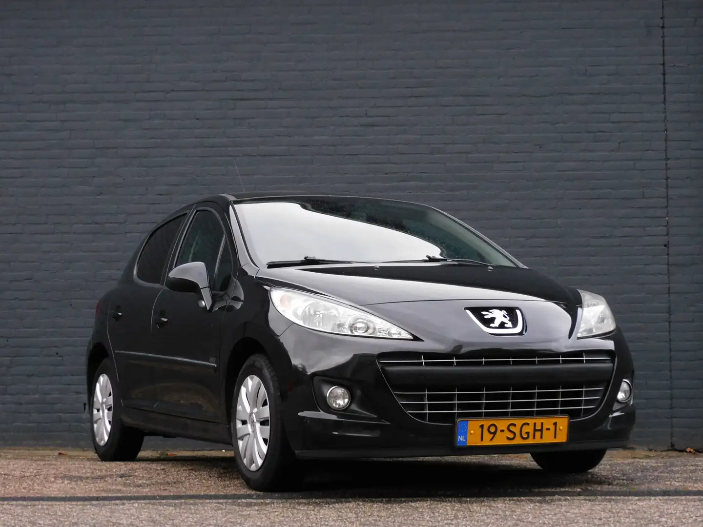 Peugeot 207 1.4 VTi Sportium 4 SEIZOENEN BANDEN! CRUISE! AIRCO Zwart - 2