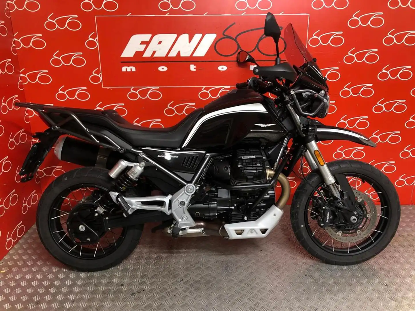 Moto Guzzi V 85 TT Guardia d'onore Schwarz - 1