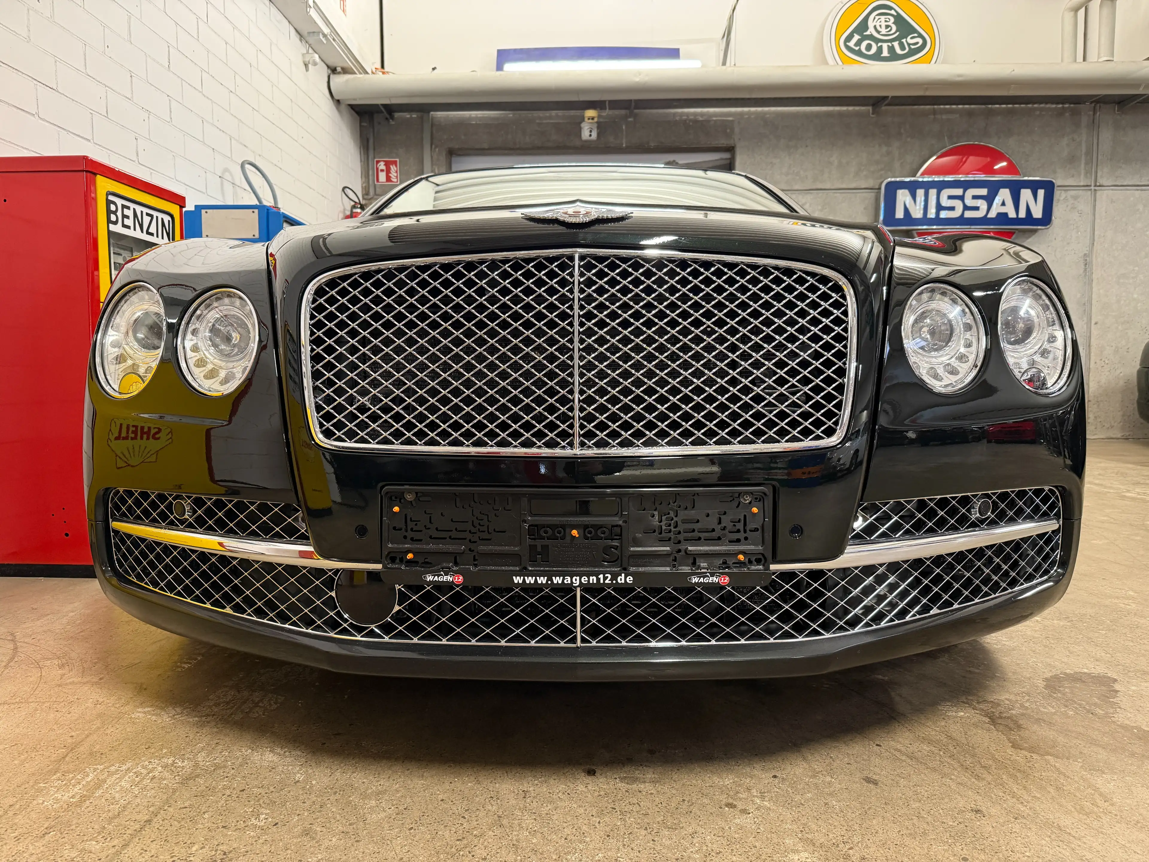 Bentley Flying Spur Flying Spur V8 Mulliner — photo 3