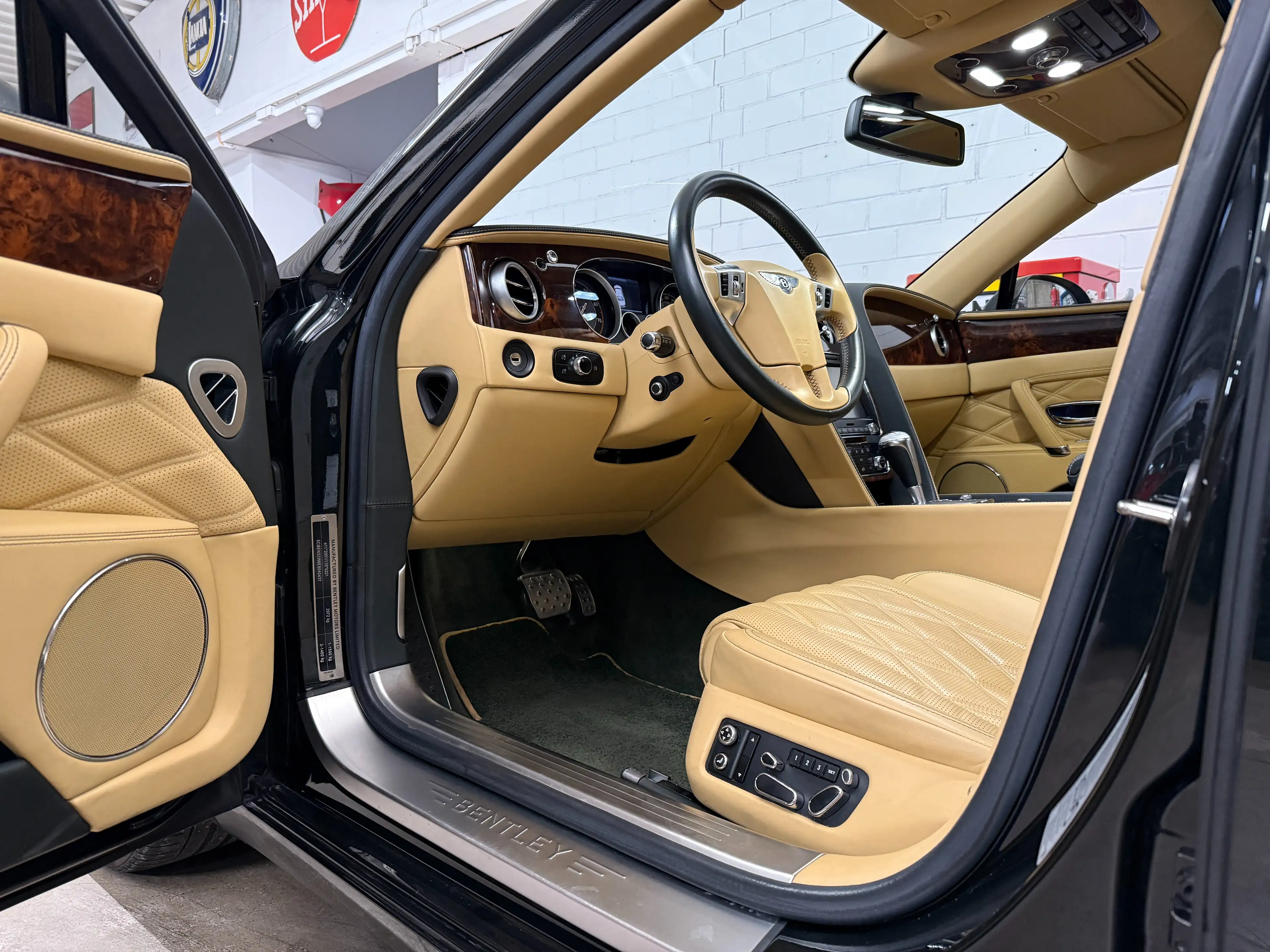 Bentley Flying Spur Flying Spur V8 Mulliner — photo 6