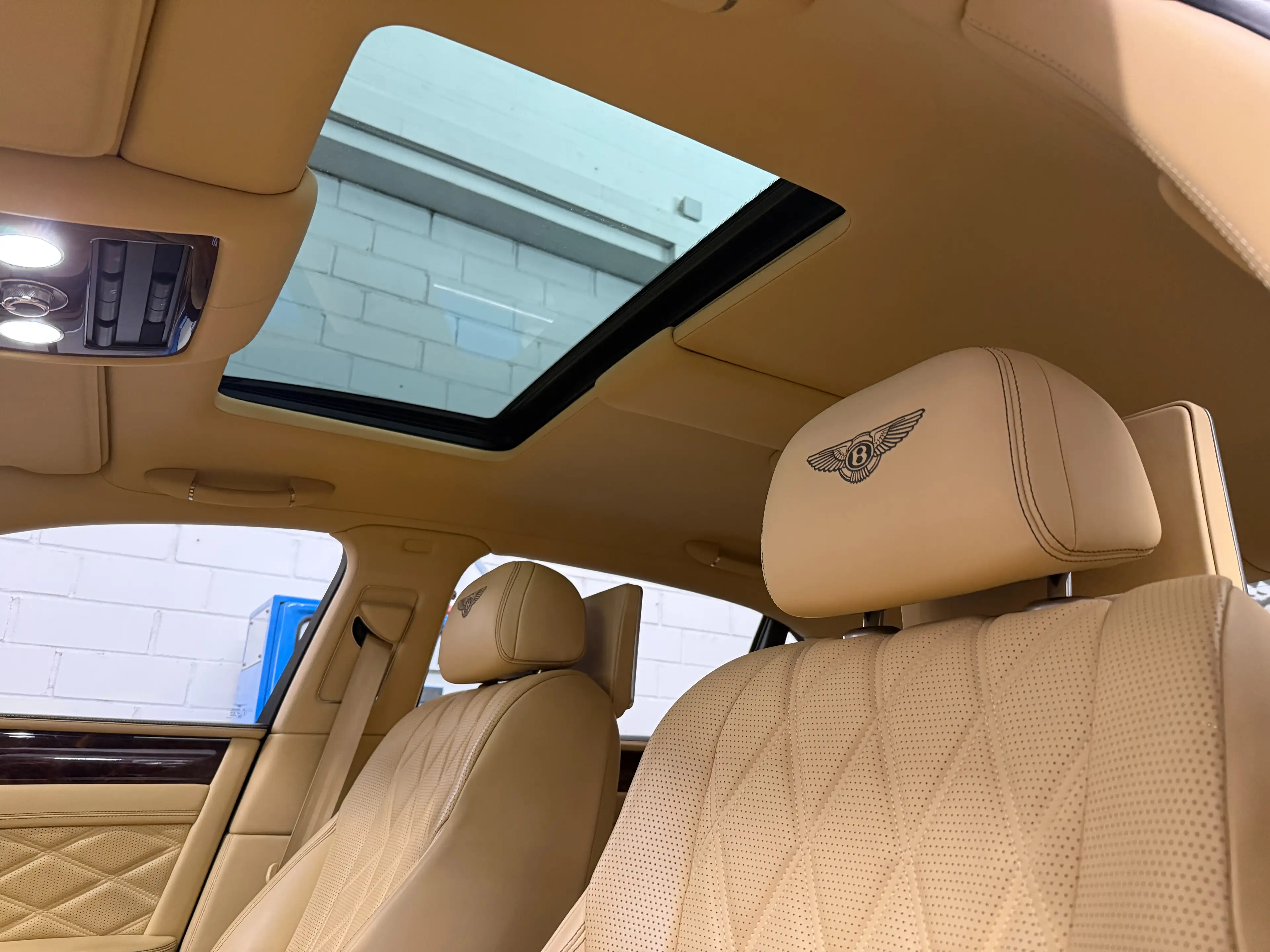 Bentley Flying Spur Flying Spur V8 Mulliner — photo 10