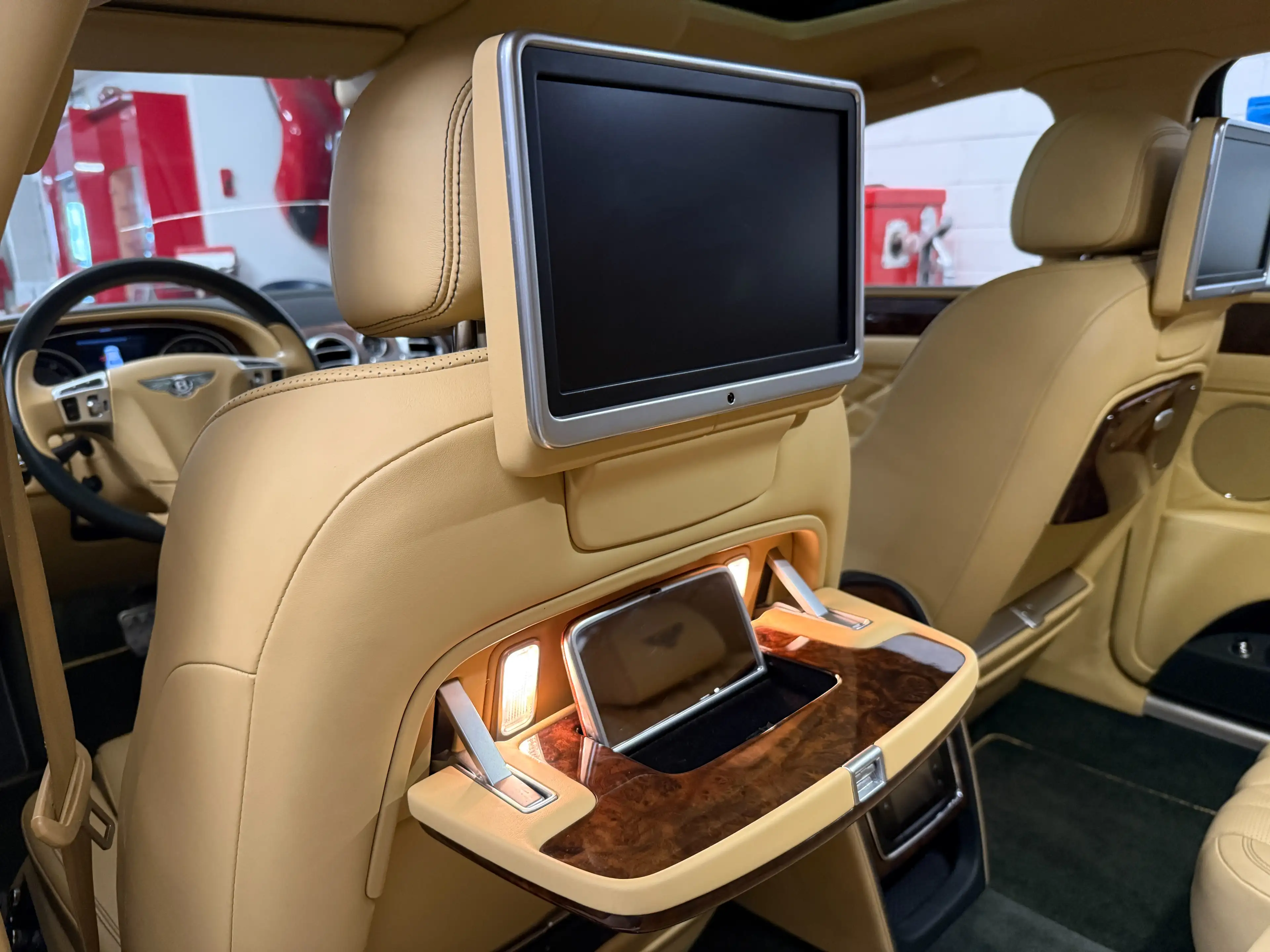 Bentley Flying Spur Flying Spur V8 Mulliner — photo 15