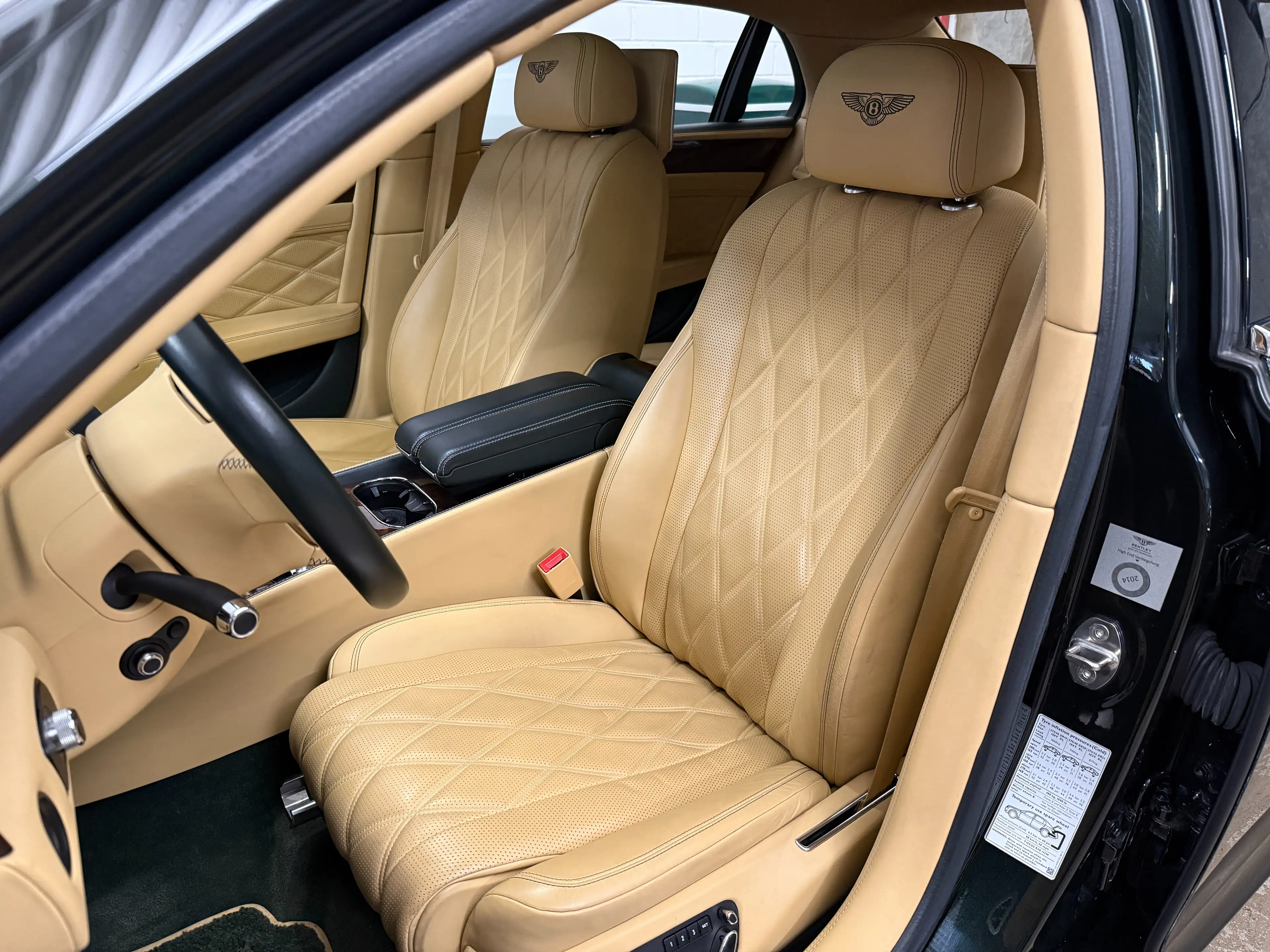 Bentley Flying Spur Flying Spur V8 Mulliner — photo 7