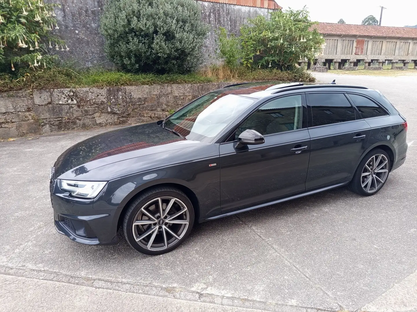 Audi A4 Avant 35 TFSI Black line S tronic 110kW - 1