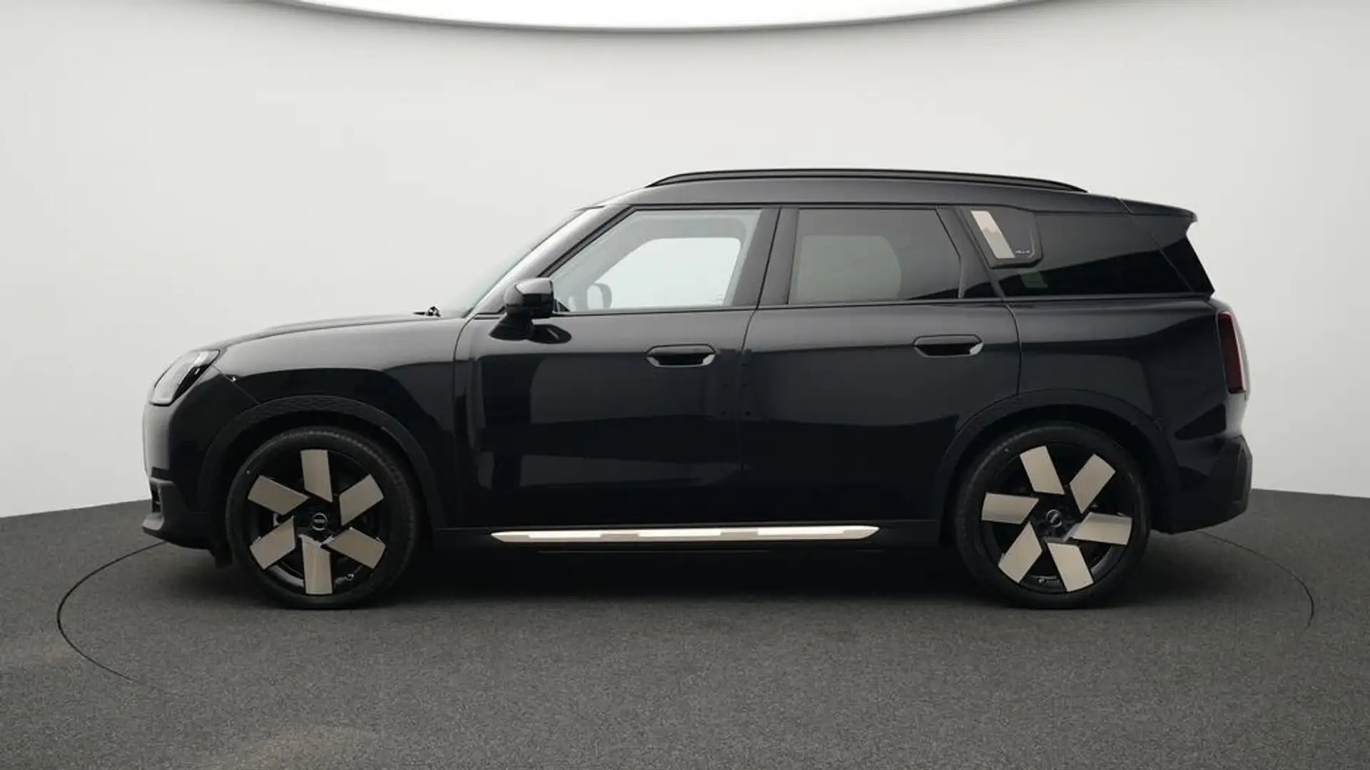 MINI Countryman SE All4 Favoured Trim Noir - 2
