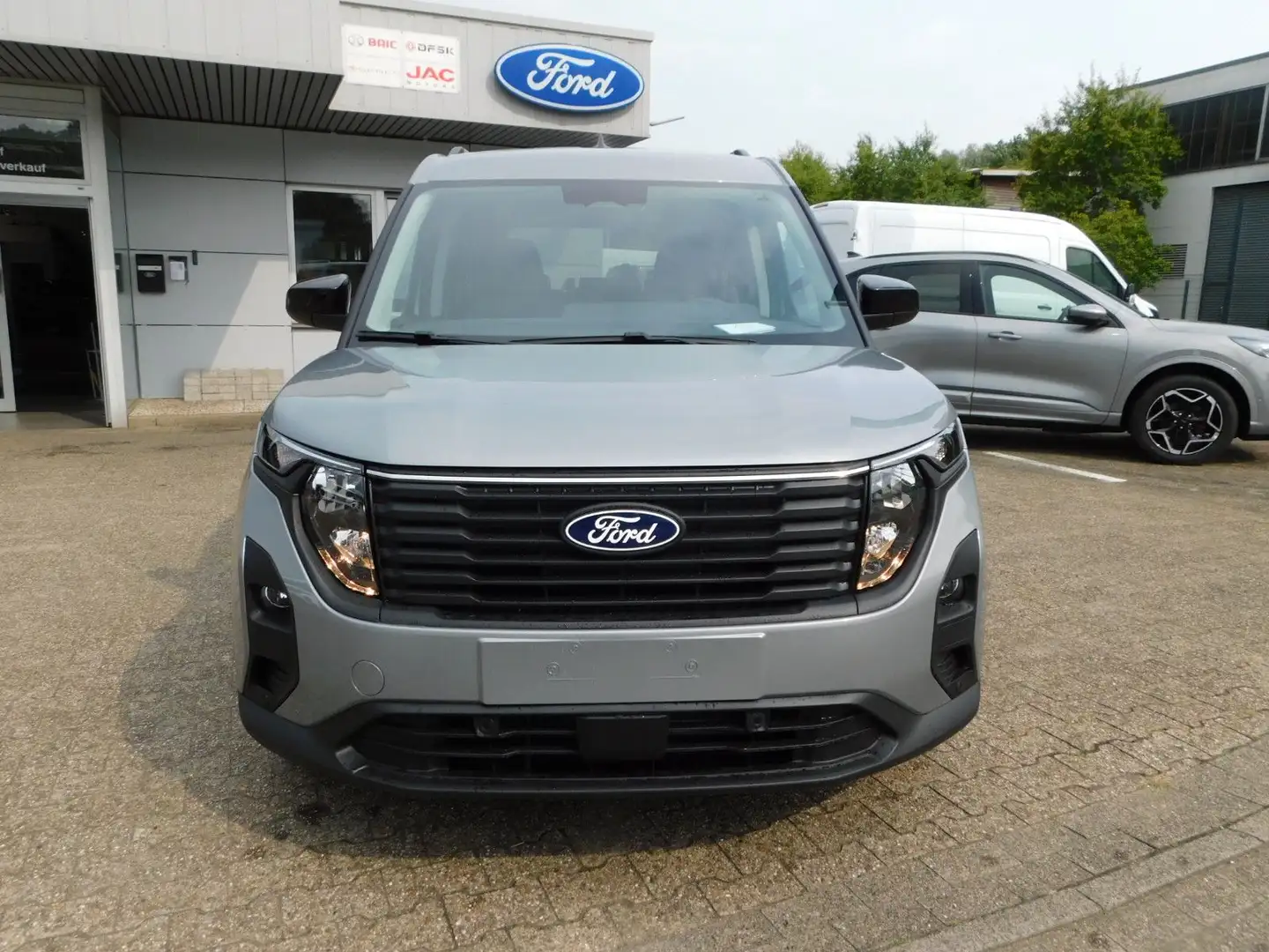 Ford Tourneo Courier Titanium Automatik Silber - 2