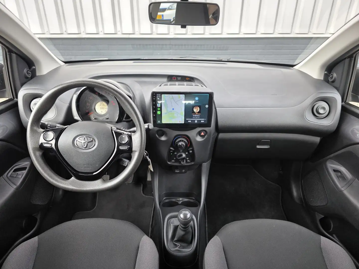 Toyota Aygo 1.0 VVT-i 5 deurs x-fun | VAN 1e EIGENAAR | Grijs - 2