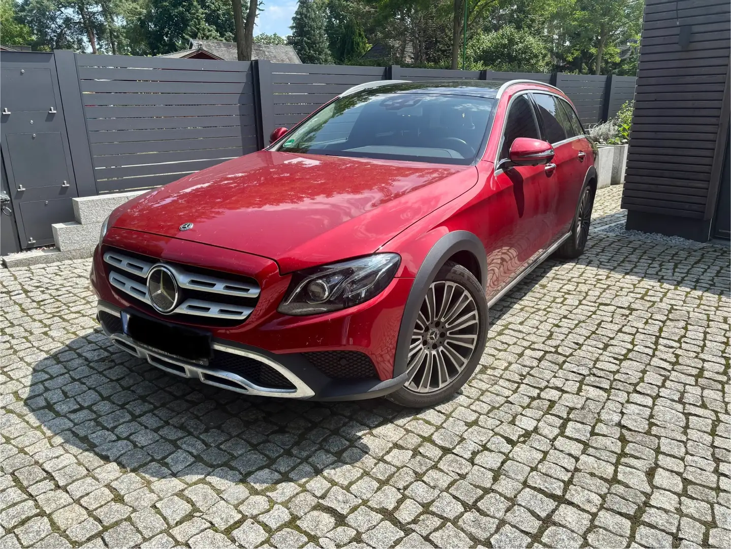 Mercedes-Benz E 400 E 400 d 4Matic T All-Terrain 9G-TRONICAvantgarde Czerwony - 1
