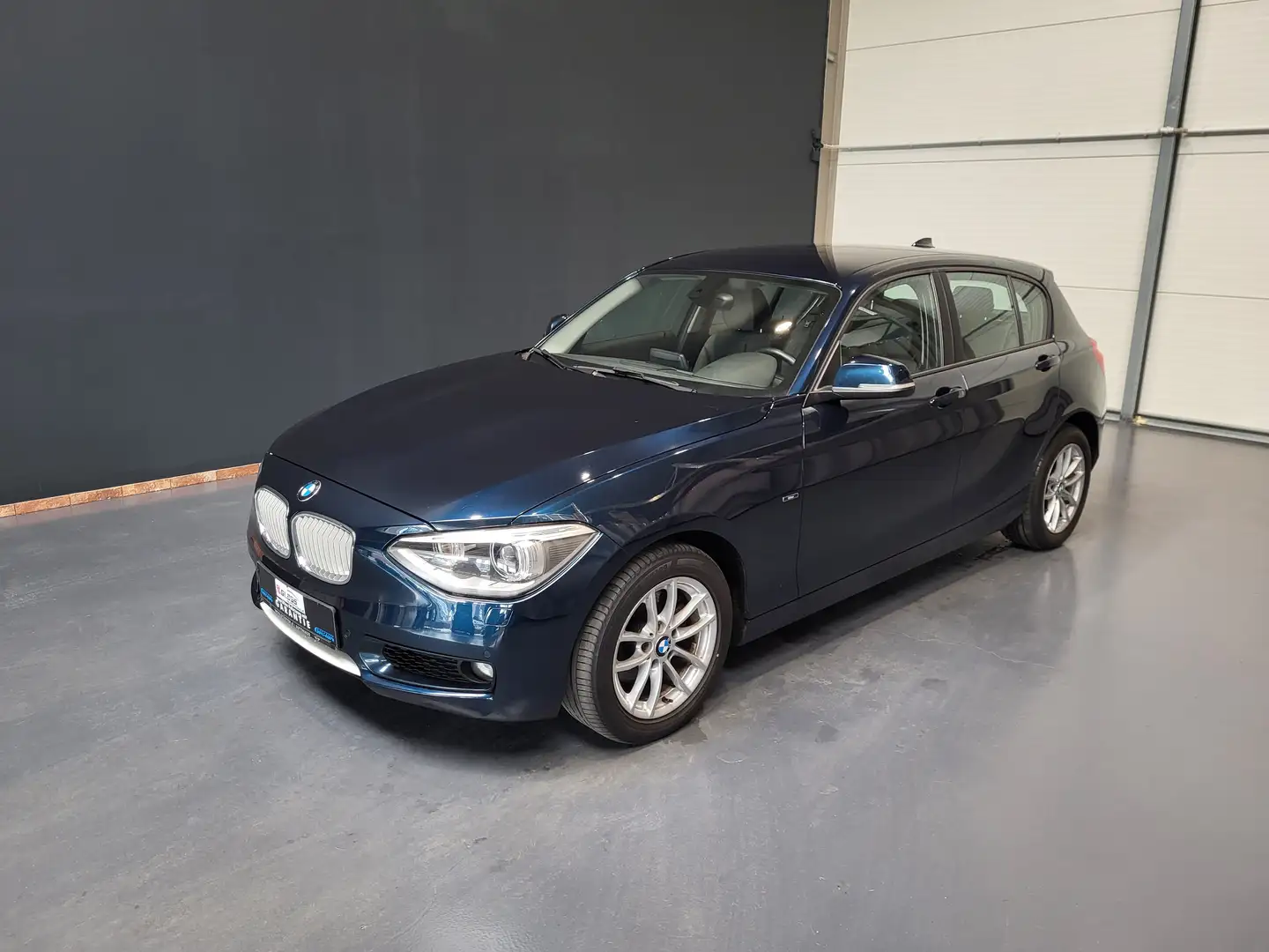 BMW 120 d xDrive Urban Line *Xenon| PDC| DAB* Синій - 1
