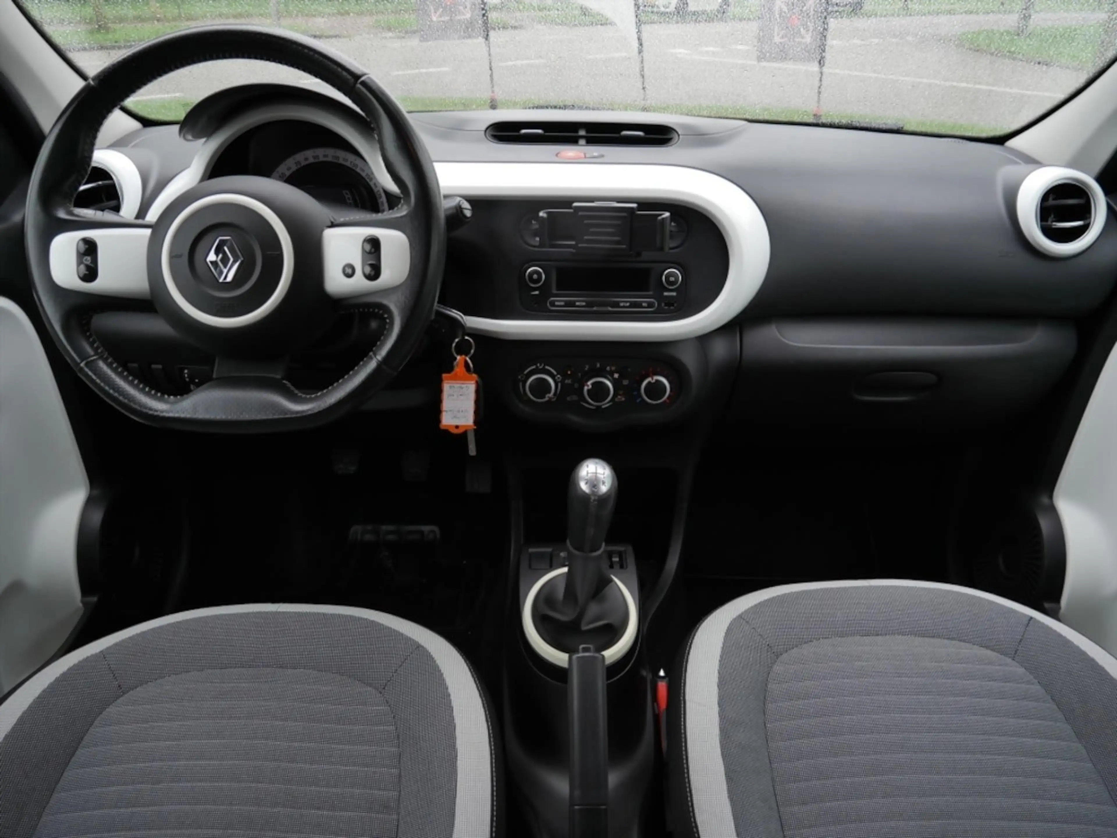 Renault Twingo 1.0 SCe Limited — photo 3