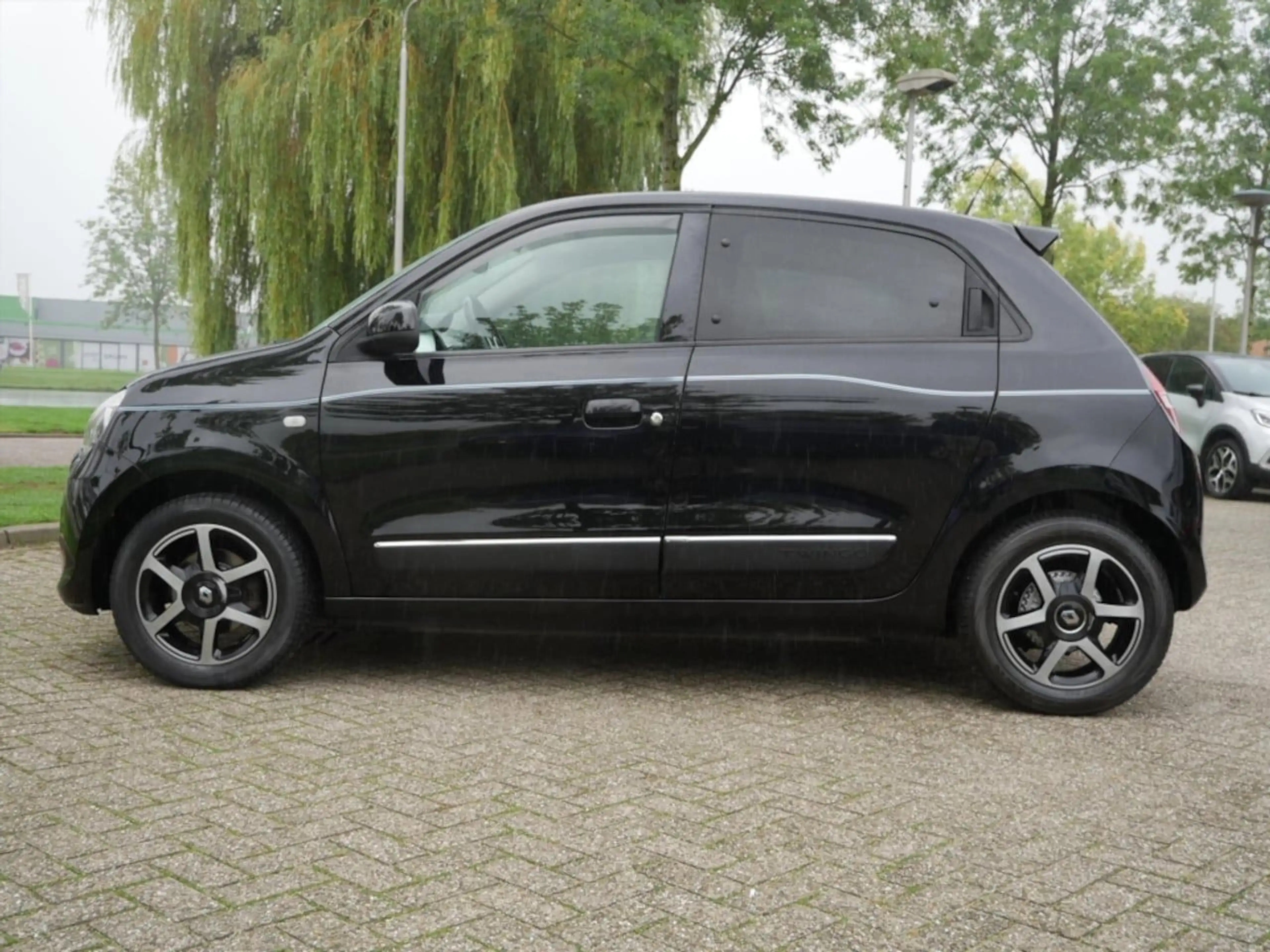 Renault Twingo 1.0 SCe Limited — photo 12