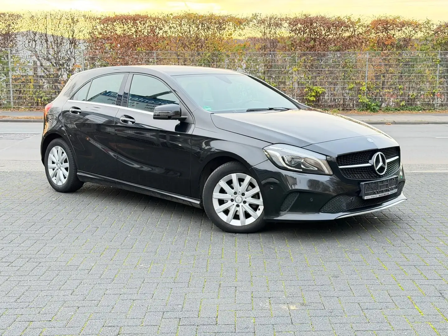 Mercedes-Benz A 180 CDI d BlueEfficiency LED-Navi-PDC-Leder- Noir - 1