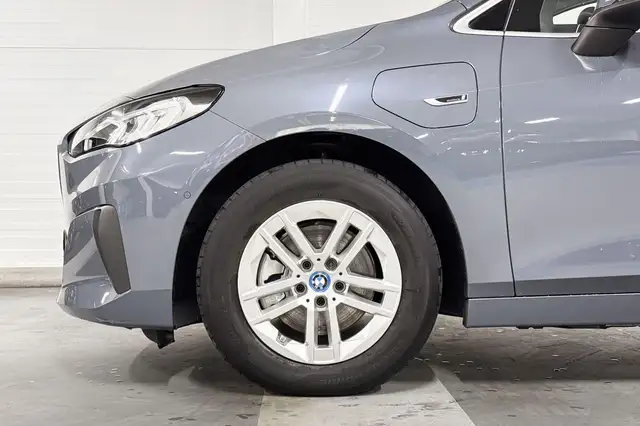BMW 2 Series view 4