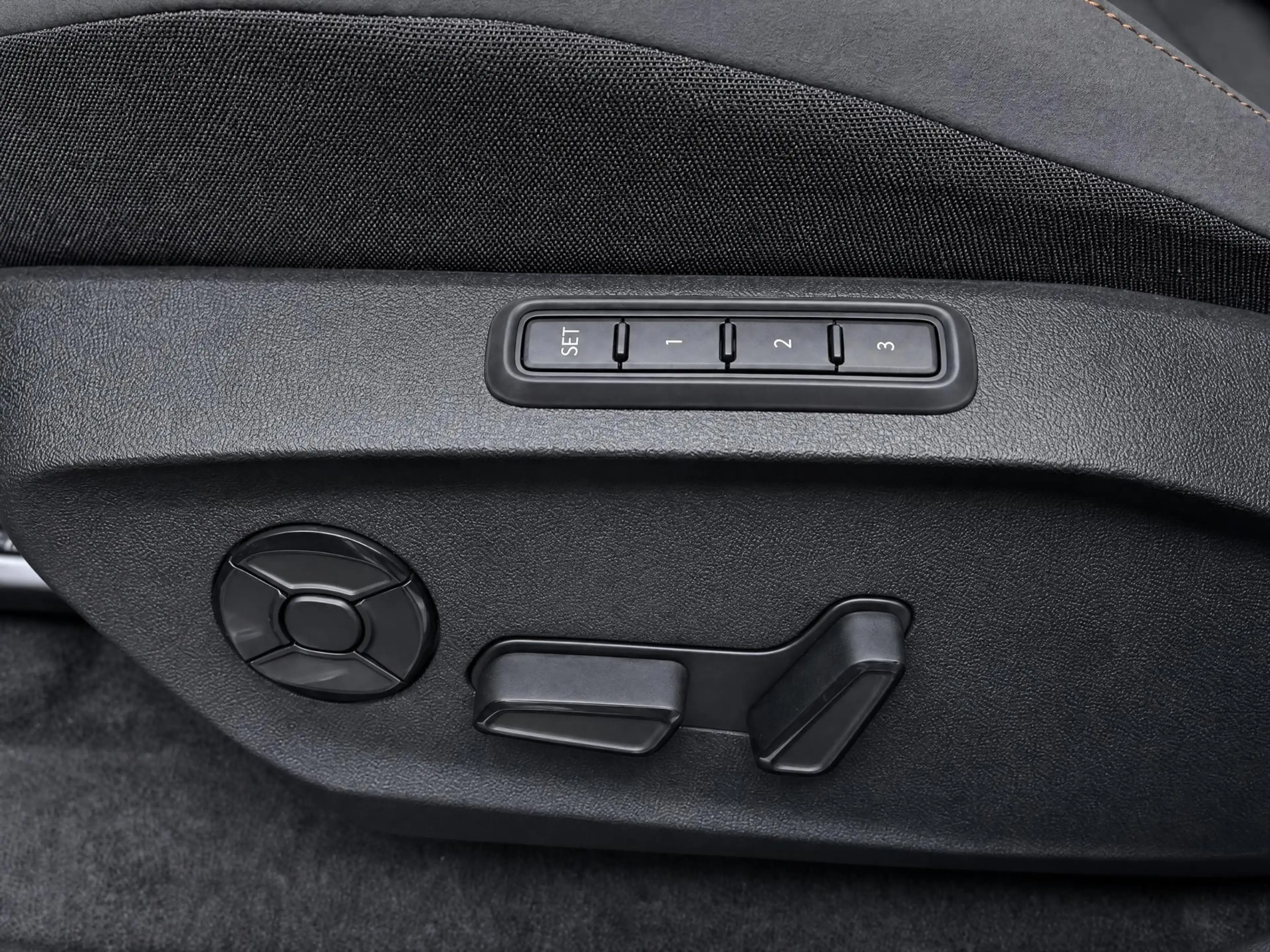 CUPRA Raval Business First Edition 56 kWh 211 PK l 18" Devier — photo 9