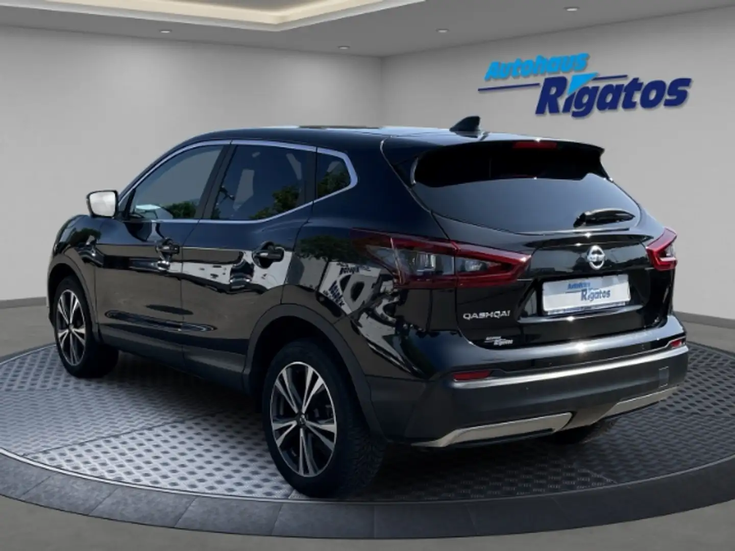 Nissan Qashqai 1.3 DIG-T, N-Connecta 4x2 Autom. Navi, Sitzheizung Schwarz - 2