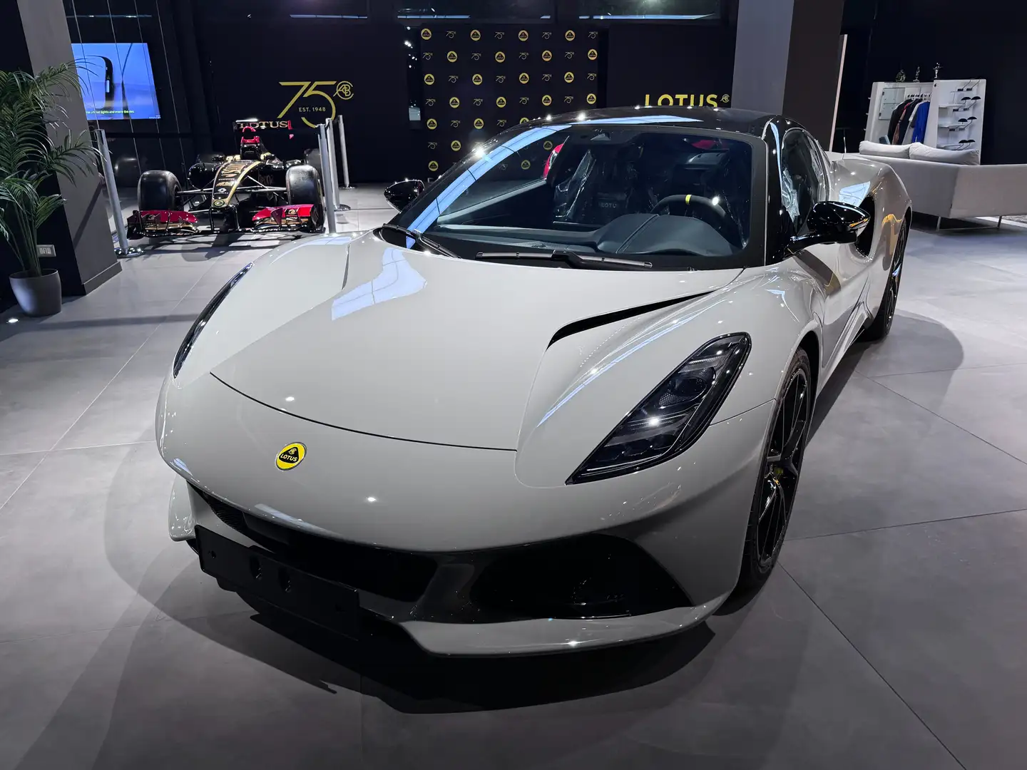 Lotus Emira Emira 2.0 turbo SE 406cv dct Grau - 2