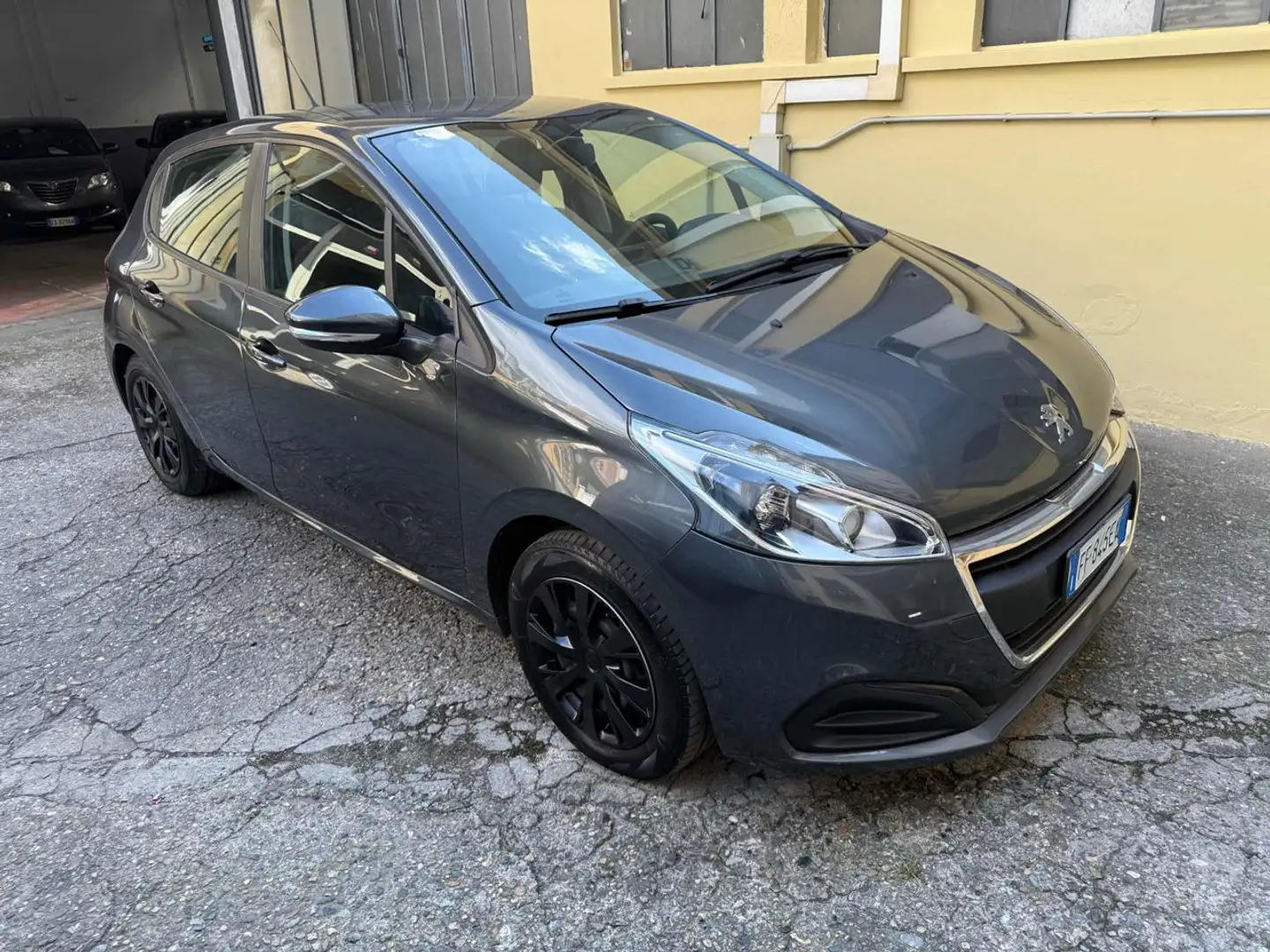 Peugeot 208 PureTech 68 5 porte Active Gris - 1