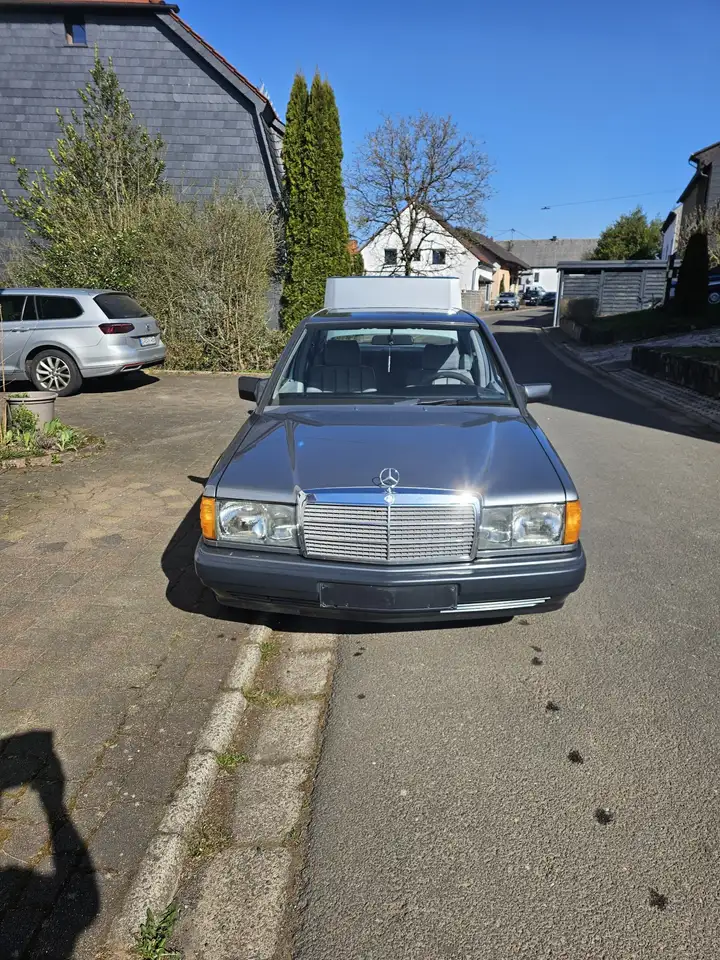 Mercedes-Benz 190, foto 1