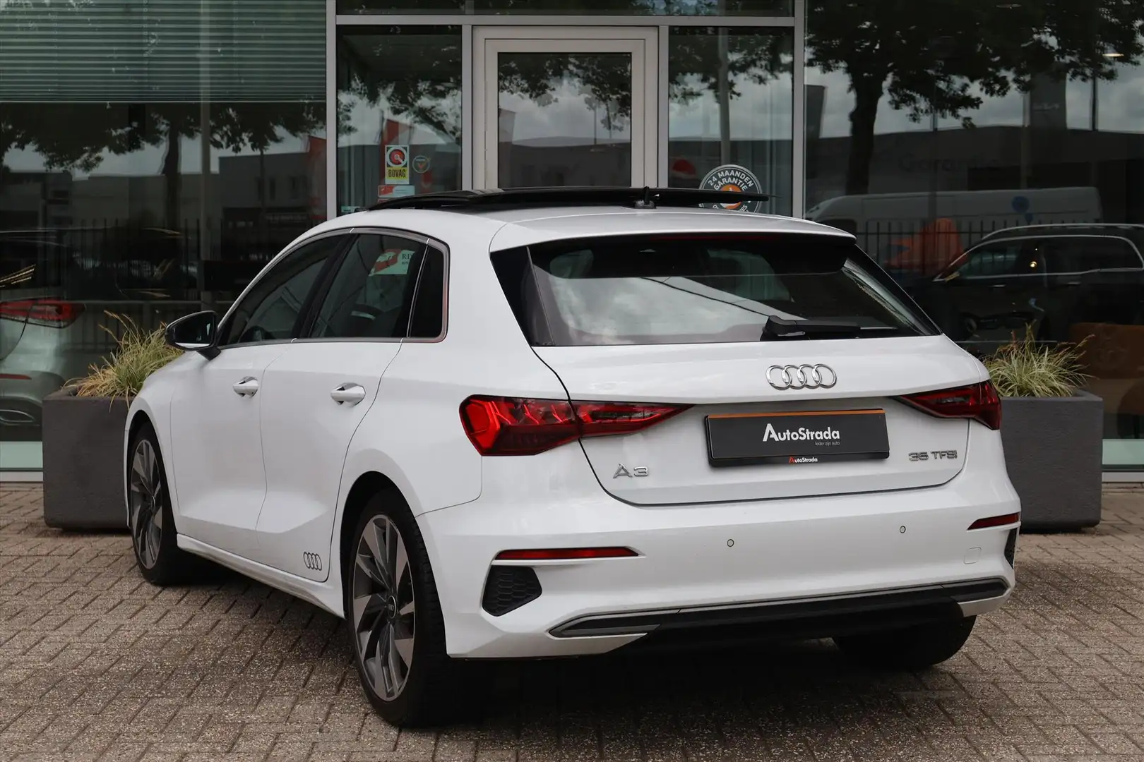 Audi A3 Sportback 35 TFSI Edition One 150pk I Pano I Carpl Beyaz - 2