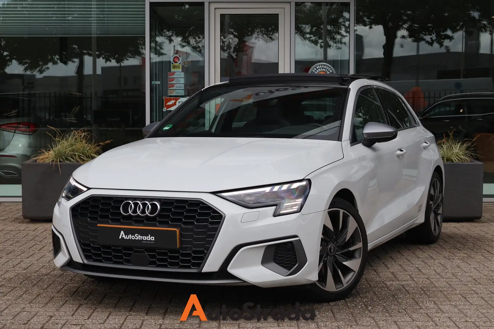 Audi A3 Sportback 35 TFSI Edition One 150pk I Pano I Carpl Beyaz - 1