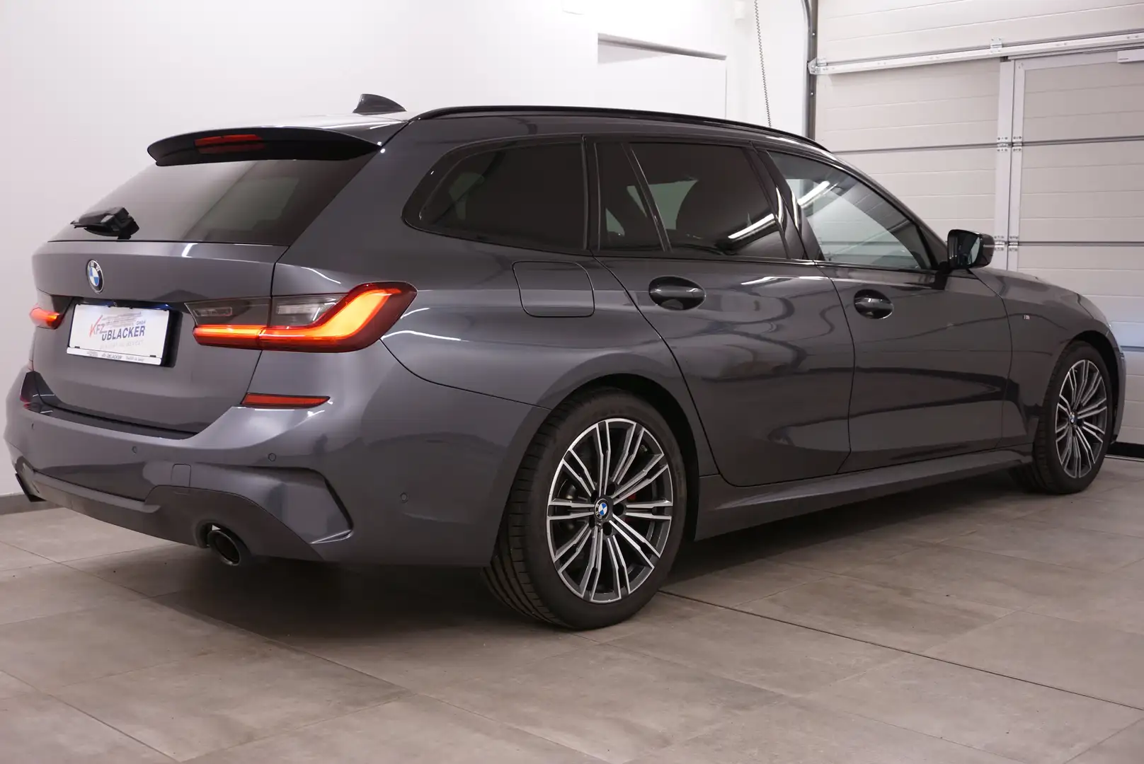 BMW 320 d M Sport // Laser Scheinwerfer // shadow line Gris - 2