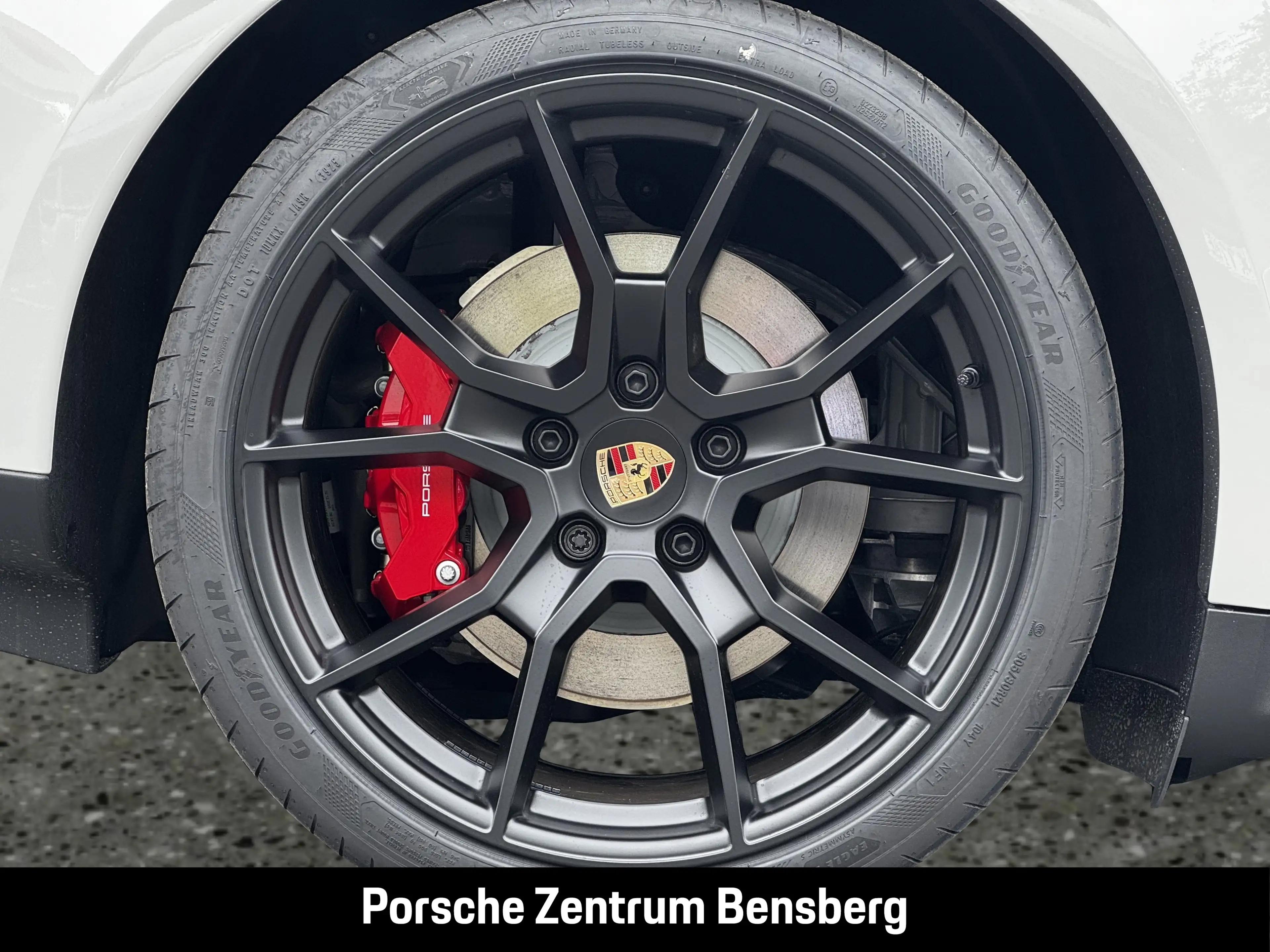 Porsche Taycan GTS — photo 11