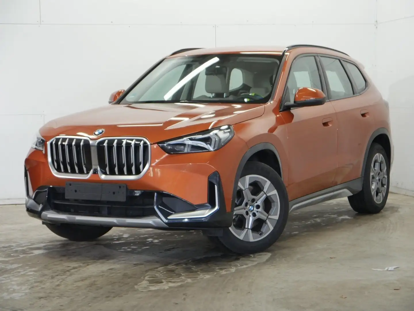 BMW X1 sDrive20i xLine Massage el.Sitze ACC 360° Orange - 1