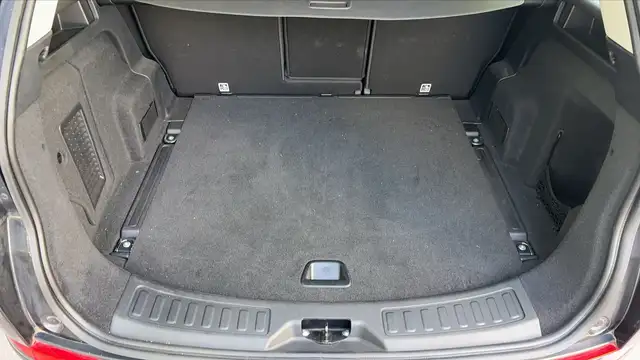 Land Rover Discovery Sport view 14