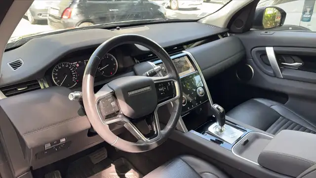 Land Rover Discovery Sport view 8
