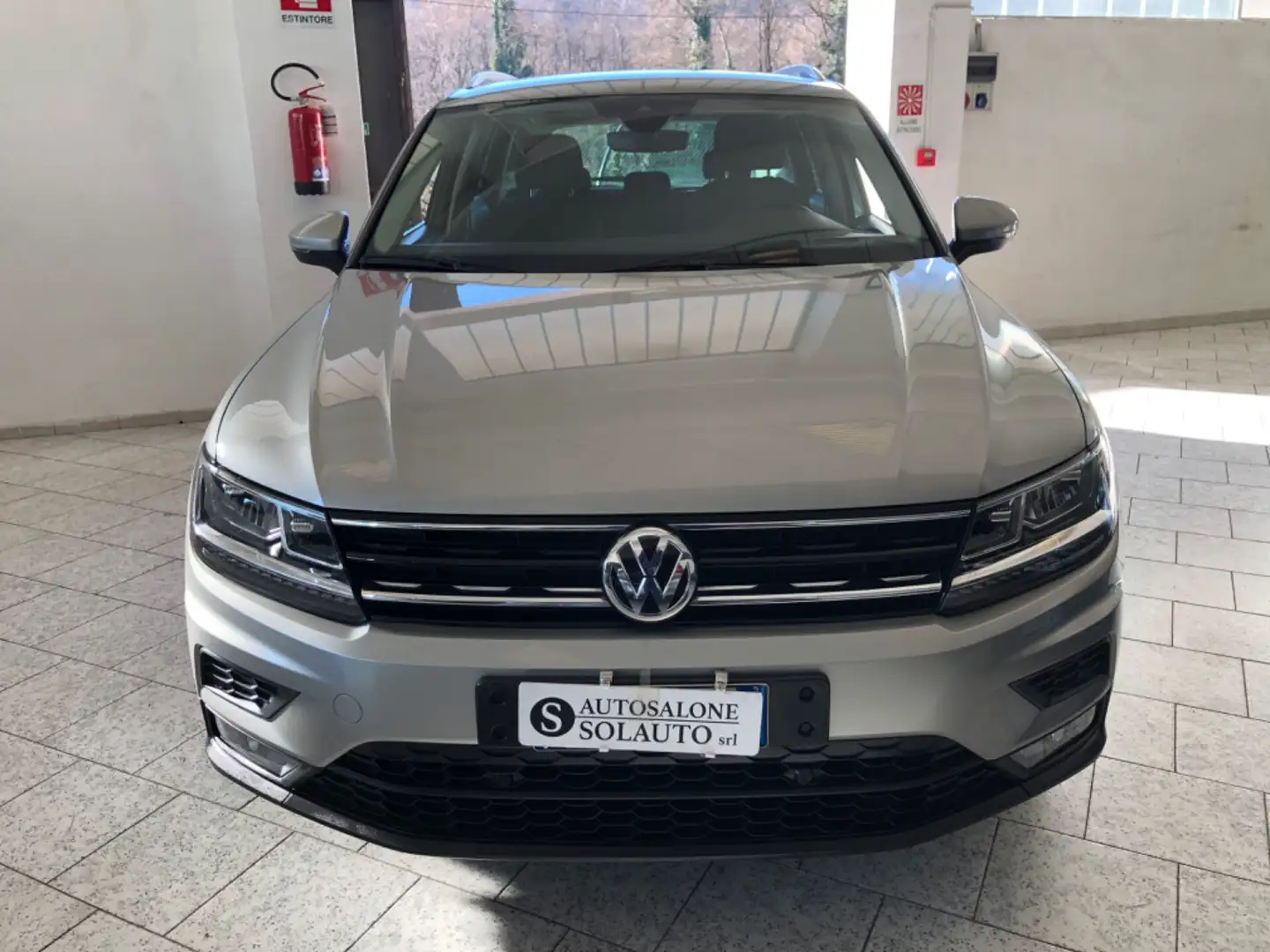 Volkswagen Tiguan 2.0 TDI SCR DSG Business Led Grijs - 2